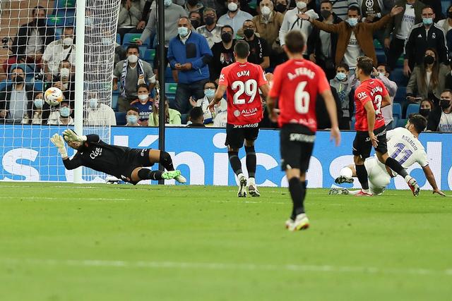 阿伦25+20骑士负热火 步行者大胜送活塞4连败